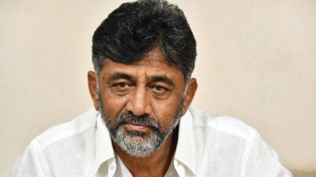 Karnataka CM Row: ನಾನು, ಸಿದ್ದರಾಮಯ್ಯ ಒಂದೇ ಗುಂಪು ಎಂದ ಡಿ.ಕೆ. ಶಿವಕುಮಾರ್‌; ಸಿಎಂ ರೇಸ್‌ನಿಂದ ಹಿಂದೆ ಸರಿದ್ರಾ?