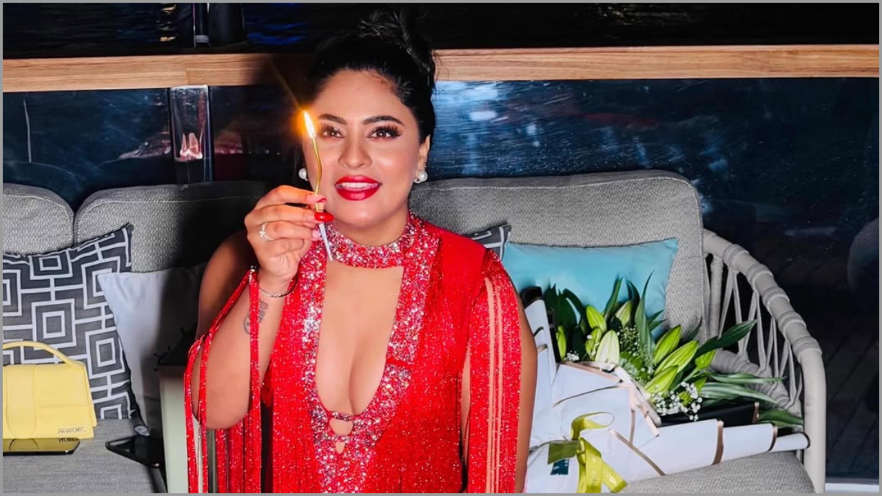 Photos: ದುಬೈನಲ್ಲಿ ಅದ್ದೂರಿಯಾಗಿ ಹುಟ್ಟುಹಬ್ಬ ಆಚರಿಸಿಕೊಂಡ ನಟಿ ದೀಪಿಕಾ ದಾಸ್; ಪತ್ನಿಗೆ ದುಬಾರಿ ಉಡುಗೊರೆ ನೀಡಿದ ಪತಿ ದೀಪಕ್ - Image 1