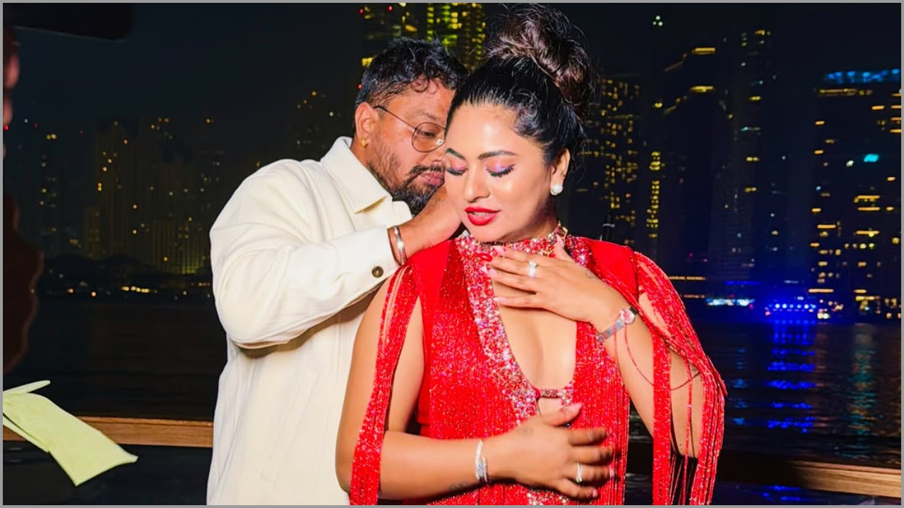 Photos: ದುಬೈನಲ್ಲಿ ಅದ್ದೂರಿಯಾಗಿ ಹುಟ್ಟುಹಬ್ಬ ಆಚರಿಸಿಕೊಂಡ ನಟಿ ದೀಪಿಕಾ ದಾಸ್; ಪತ್ನಿಗೆ ದುಬಾರಿ ಉಡುಗೊರೆ ನೀಡಿದ ಪತಿ ದೀಪಕ್ - Image 7