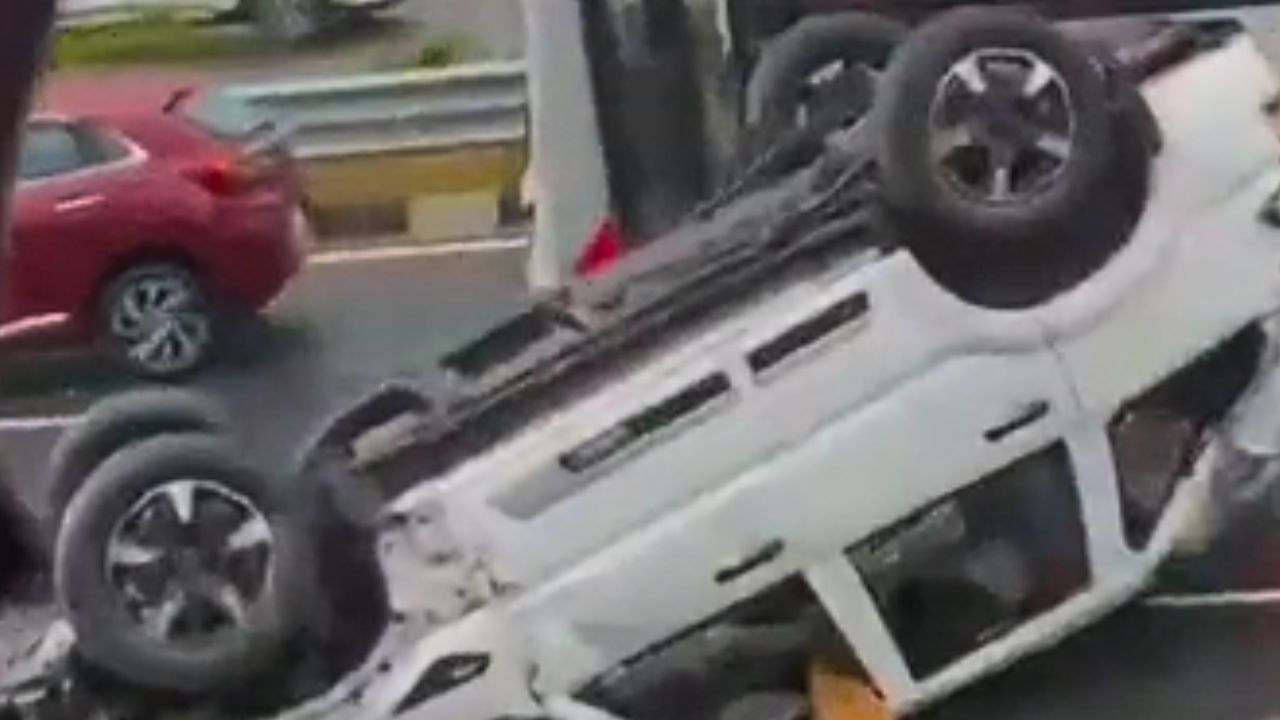 Road Accident: ಡಿಸಿಎಂ ಡಿ.ಕೆ.ಶಿವಕುಮಾರ್‌ ಬೆಂಗಾವಲು ವಾಹನ ಪಲ್ಟಿ; ಇಬ್ಬರು ಸಿಬ್ಬಂದಿಗೆ ಗಾಯ
