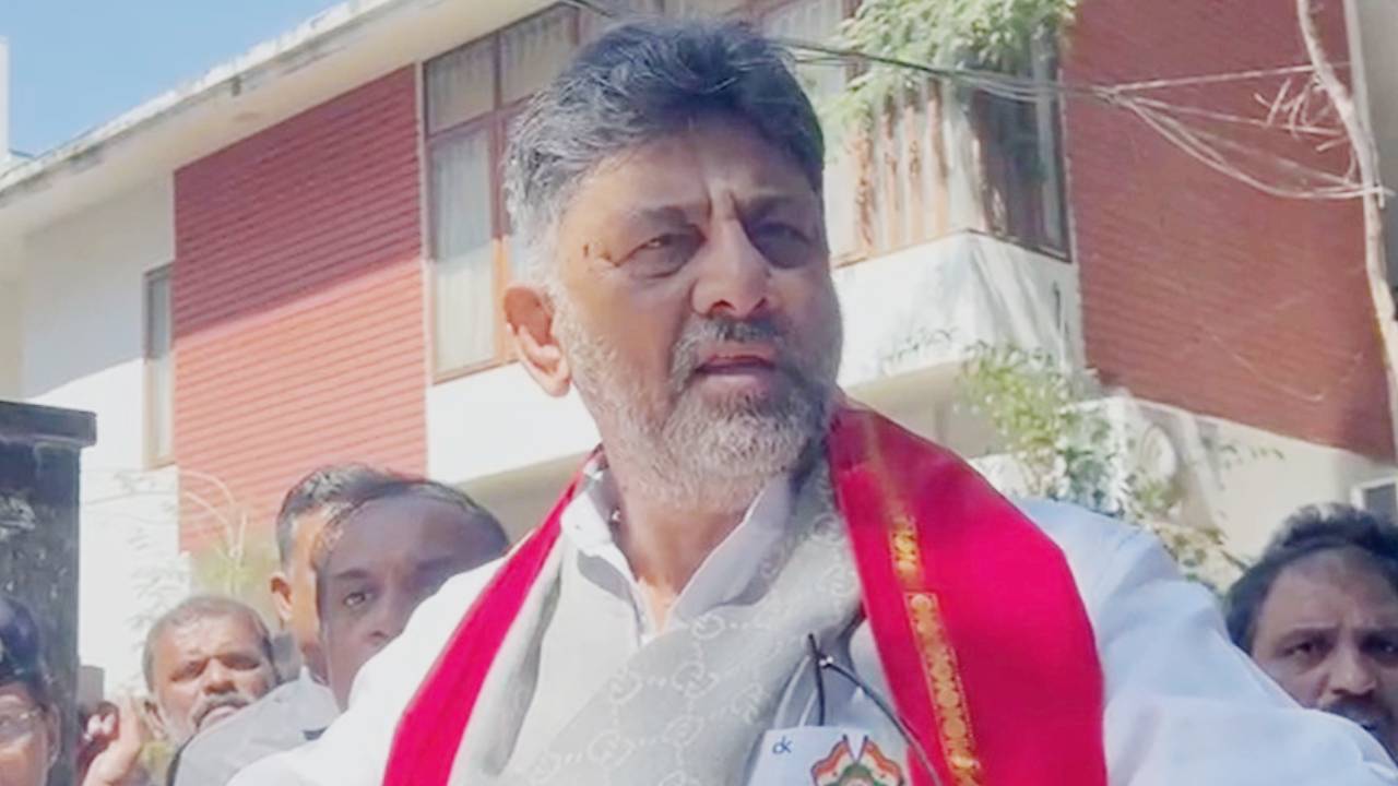 ರಾಜಕೀಯ ಪಿತೂರಿಯಿಂದ ಸಿಎಂ ಪತ್ನಿ, ಭೈರತಿ ಸುರೇಶ್ಗೆ ಇ.ಡಿ. ನೋಟೀಸ್: ಡಿ.ಕೆ. ಶಿವಕುಮಾರ್