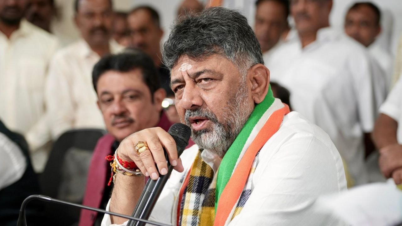 ವಿಲೀನಕ್ಕೆ ಬಿಜೆಪಿ ಹಾಗೂ ಜೆಡಿಎಸ್ ನಾಯಕರು ಕಾಯುತ್ತಿದ್ದಾರೆ: ಡಿಸಿಎಂ ಡಿ.ಕೆ. ಶಿವಕುಮಾರ್ ವ್ಯಂಗ್ಯ