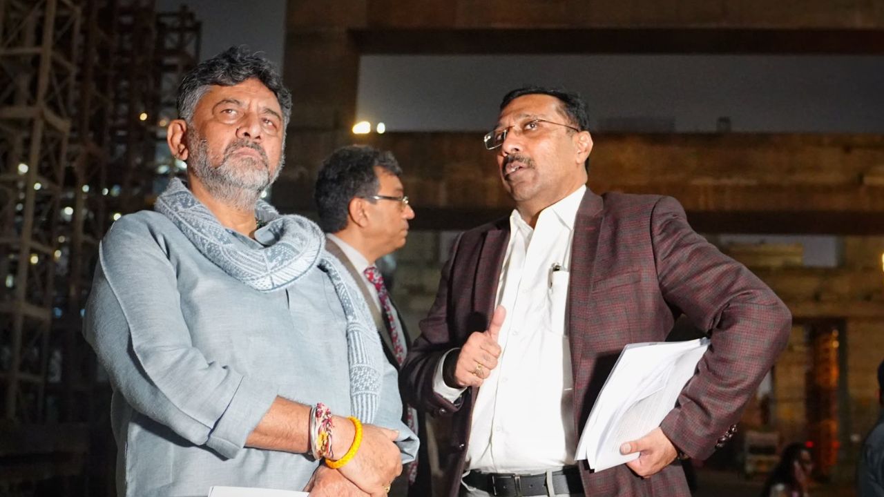 ನಿಗದಿತ ಸಮಯದೊಳಗೆ ನೀಲಿ ಮೆಟ್ರೋ ಮಾರ್ಗ ಪೂರ್ಣಗೊಳಿಸಿ: ಡಿ.ಕೆ. ಶಿವಕುಮಾರ್