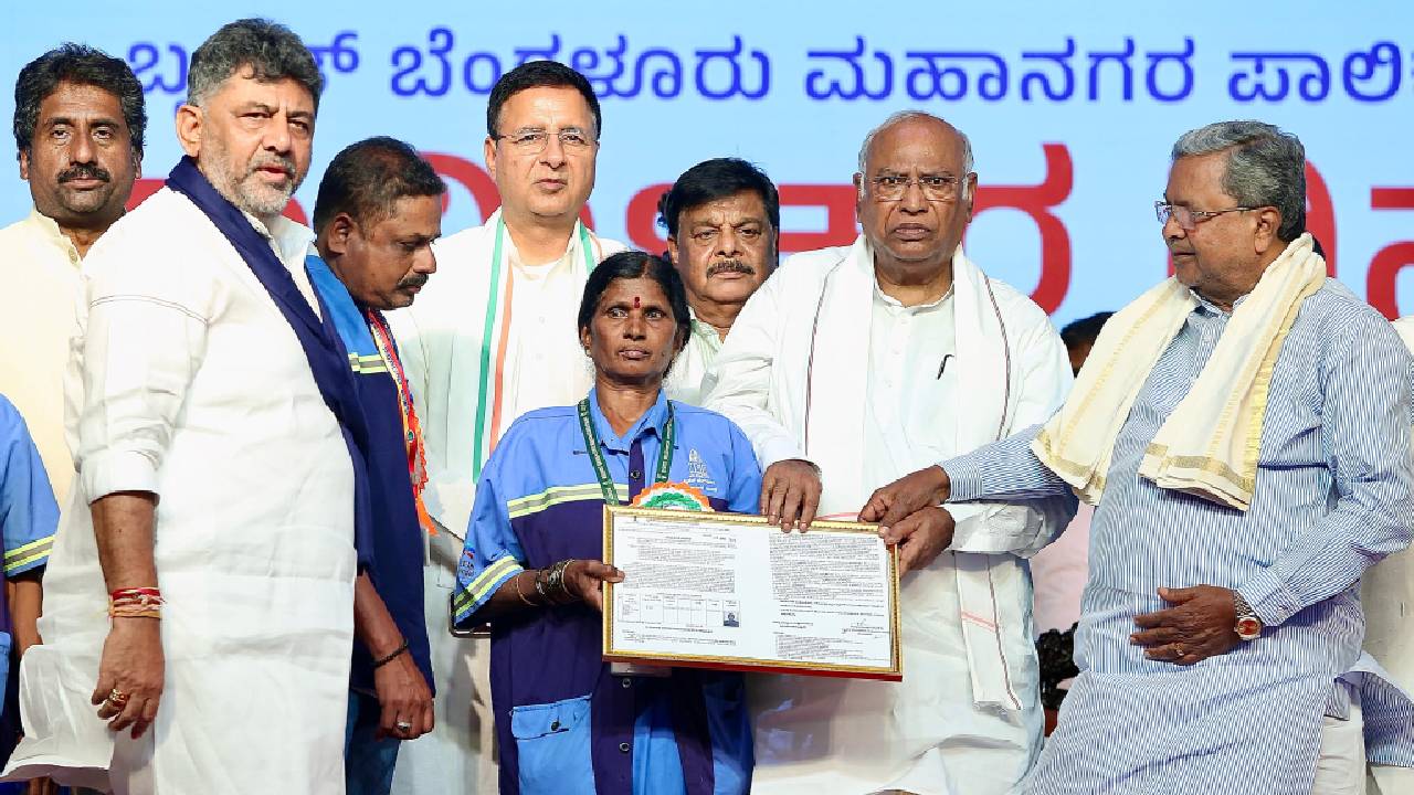 DK Shivakumar: ಕೊಟ್ಟ ಮಾತಿನಂತೆ ನಮ್ಮ ಸರ್ಕಾರ ಪೌರ ಕಾರ್ಮಿಕರ ಬದುಕಿನಲ್ಲಿ ಬದಲಾವಣೆ ತಂದಿದೆ: ಡಿ.ಕೆ.ಶಿವಕುಮಾರ್
