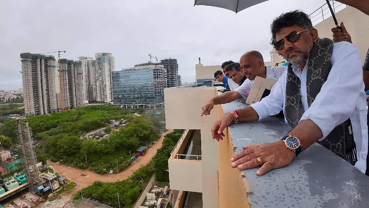 ಮಳೆ ನೀರು ಸರಾಗವಾಗಿ ಹರಿಯಲು ಅಡ್ಡವಿರುವ ಕಟ್ಟಡ ತೆರವಿಗೆ ಸೂಚನೆ: ಡಿಕೆಶಿ