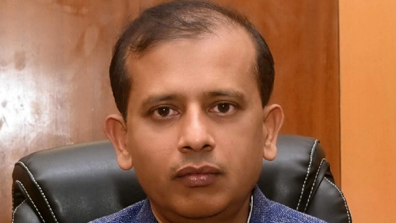 ಜಿಲ್ಲಾಧಿಕಾರಿಗೇ ಅವಾಜ್‌ ಹಾಕಿದ ಯುವಕ!