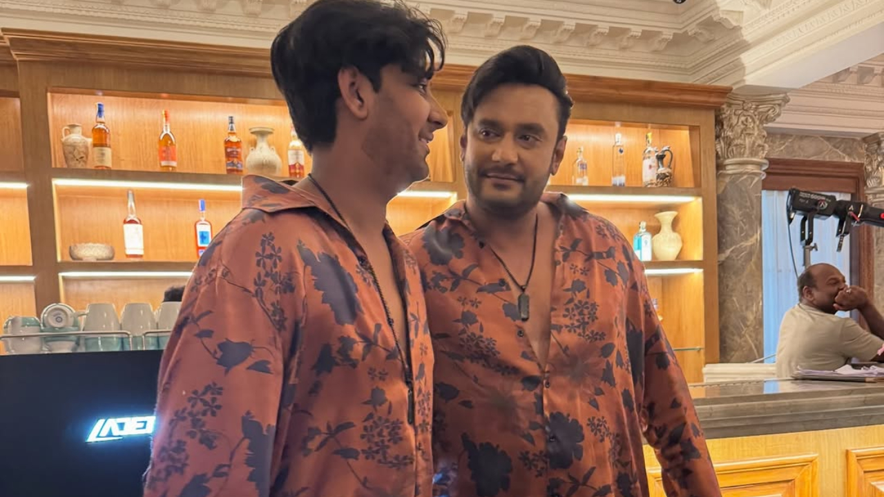 Darshan: ಥೇಟ್ ‌ಅಪ್ಪನಂತೆಯೇ ಮಿಂಚಿದ ವಿನೀಶ್;‌ ʻದಿ ಡೆವಿಲ್‌ʼ ಸಿನಿಮಾದ ಮೇಕಿಂಗ್‌ ಫೋಟೋಗಳನ್ನು ಕಂಡು ʻಡಿ ಬಾಸ್‌ʼ ಫ್ಯಾನ್ಸ್‌ಗೆ ಖುಷಿಯೋ ಖುಷಿ - Image 2