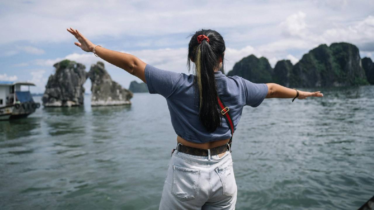 Dasara Holiday Fashion 2025: ದಸರಾ ರಜೆಯ ಮೋಜಿಗೂ ಬಂತು ಹಾಲಿಡೇ ಫ್ಯಾಷನ್ ವೇರ್ಸ್ - Image 2