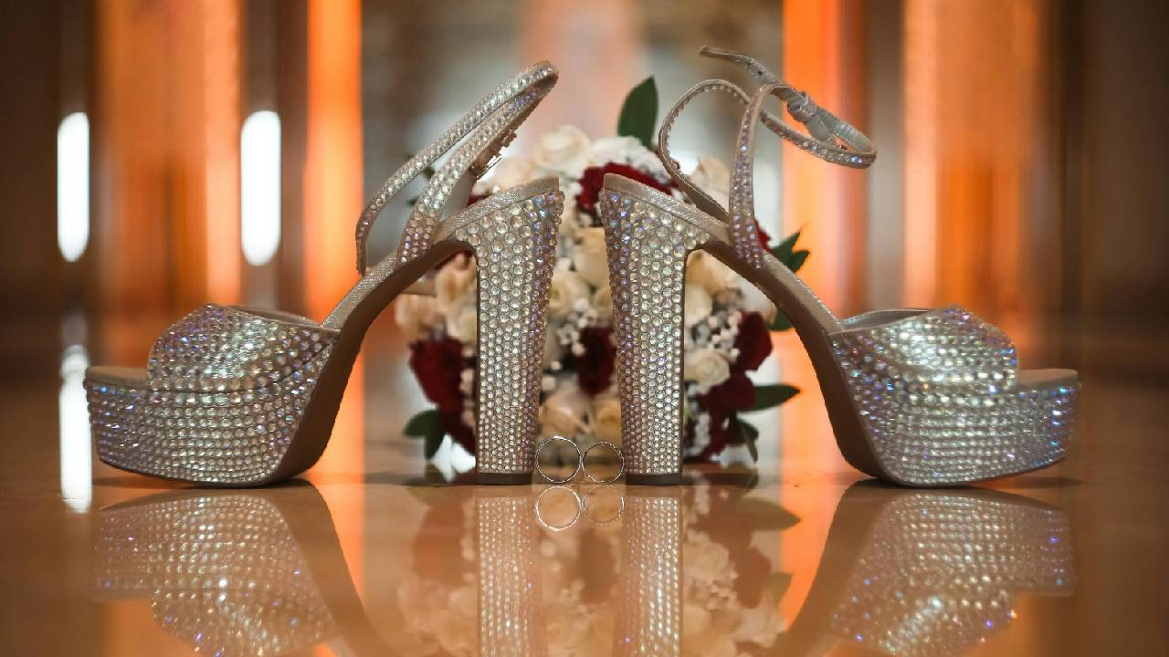 Deepavali Fashion 2025: ದೀಪಾವಳಿ ಸೀಸನ್‌ಗೆ ಕಾಲಿಟ್ಟ ಜಗಮಗಿಸುವ ಪಾದರಕ್ಷೆಗಳಿವು - Image 1