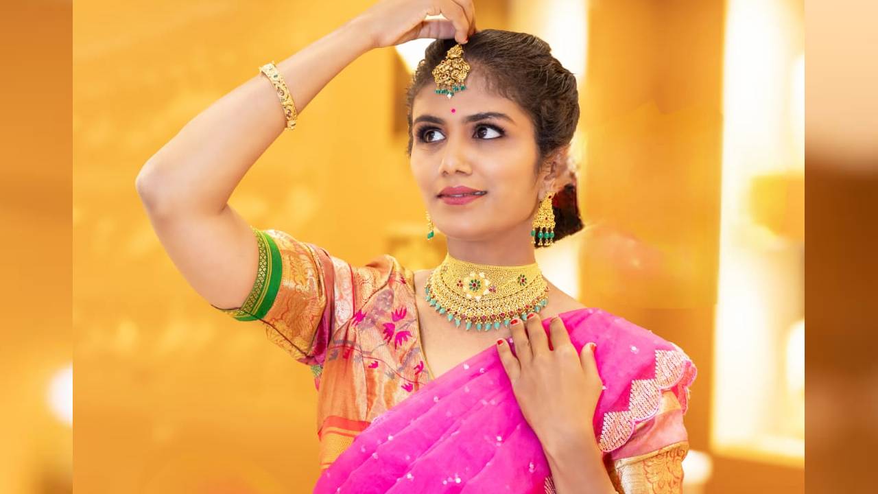 Deepavali Fashion 2025: ದೀಪಾವಳಿ ಫೆಸ್ಟೀವ್ ಸೀಸನ್ ಲೆಹೆಂಗಾಗೆ ಸಿಕ್ತು ಲೋಕಲ್ ಟಚ್ - Image 3