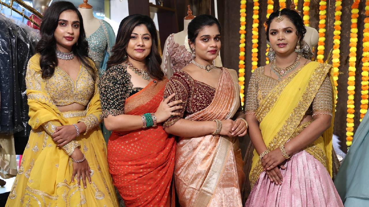 Deepavali Fashion 2025: ದೀಪಾವಳಿ ಸೀಸನ್ನಲ್ಲಿ ಟ್ರೆಂಡಿಯಾದ ಗ್ರ್ಯಾಂಡ್ ಫ್ಯಾಷನ್ವೇರ್ಸ್ - Image 3