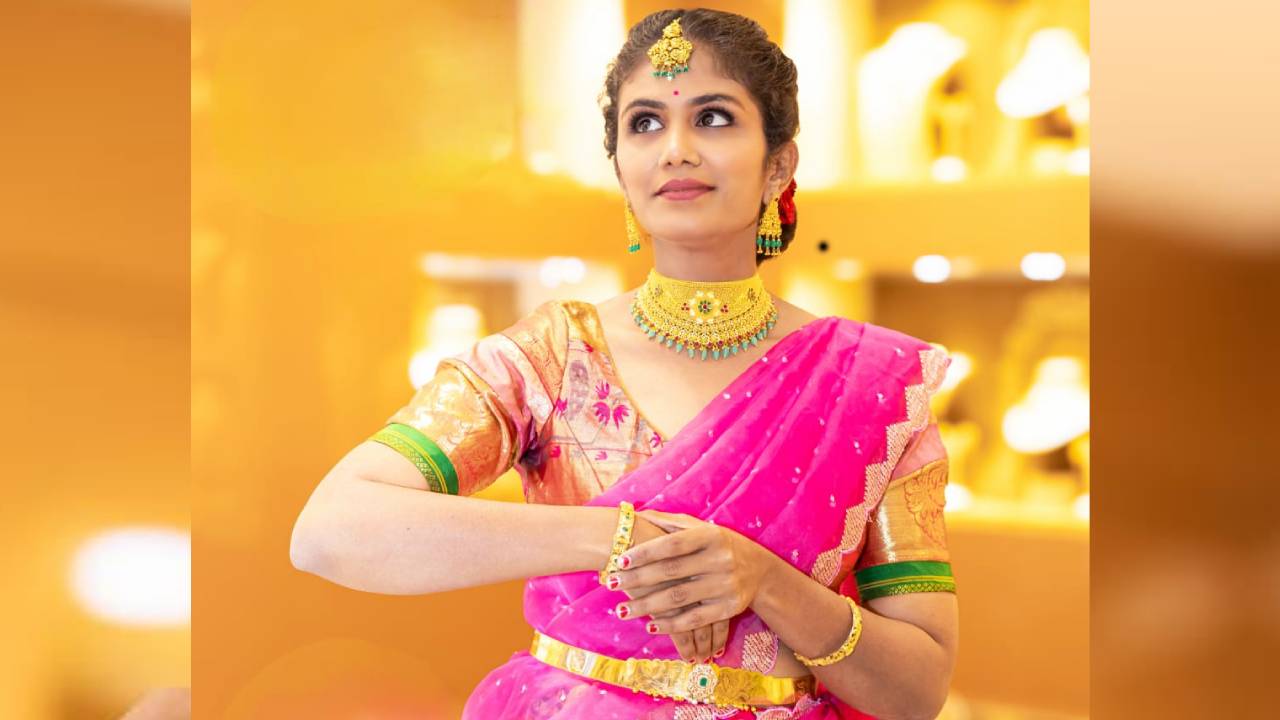 Deepavali Fashion 2025: ದೀಪಾವಳಿ ಫೆಸ್ಟೀವ್ ಸೀಸನ್ ಲೆಹೆಂಗಾಗೆ ಸಿಕ್ತು ಲೋಕಲ್ ಟಚ್ - Image 4