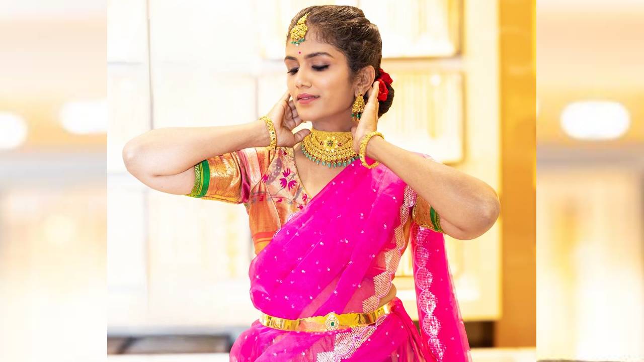 Deepavali Fashion 2025: ದೀಪಾವಳಿ ಫೆಸ್ಟೀವ್ ಸೀಸನ್ ಲೆಹೆಂಗಾಗೆ ಸಿಕ್ತು ಲೋಕಲ್ ಟಚ್ - Image 5