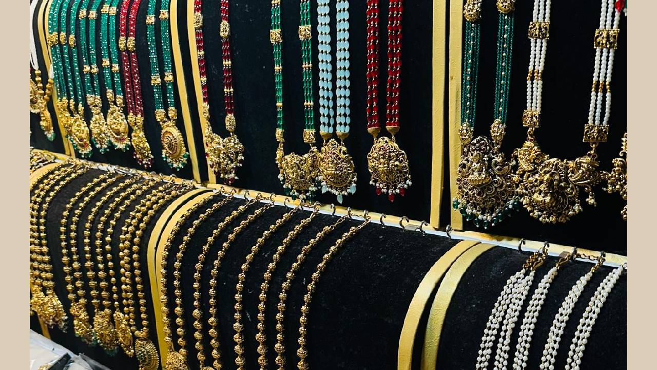 Deepavali Jewel Fashion 2025: ದೀಪಾವಳಿ ಸೀಸನ್ನಲ್ಲಿ ಬೇಡಿಕೆ ಹೆಚ್ಚಿಸಿಕೊಂಡ ಆಭರಣಗಳು - Image 2