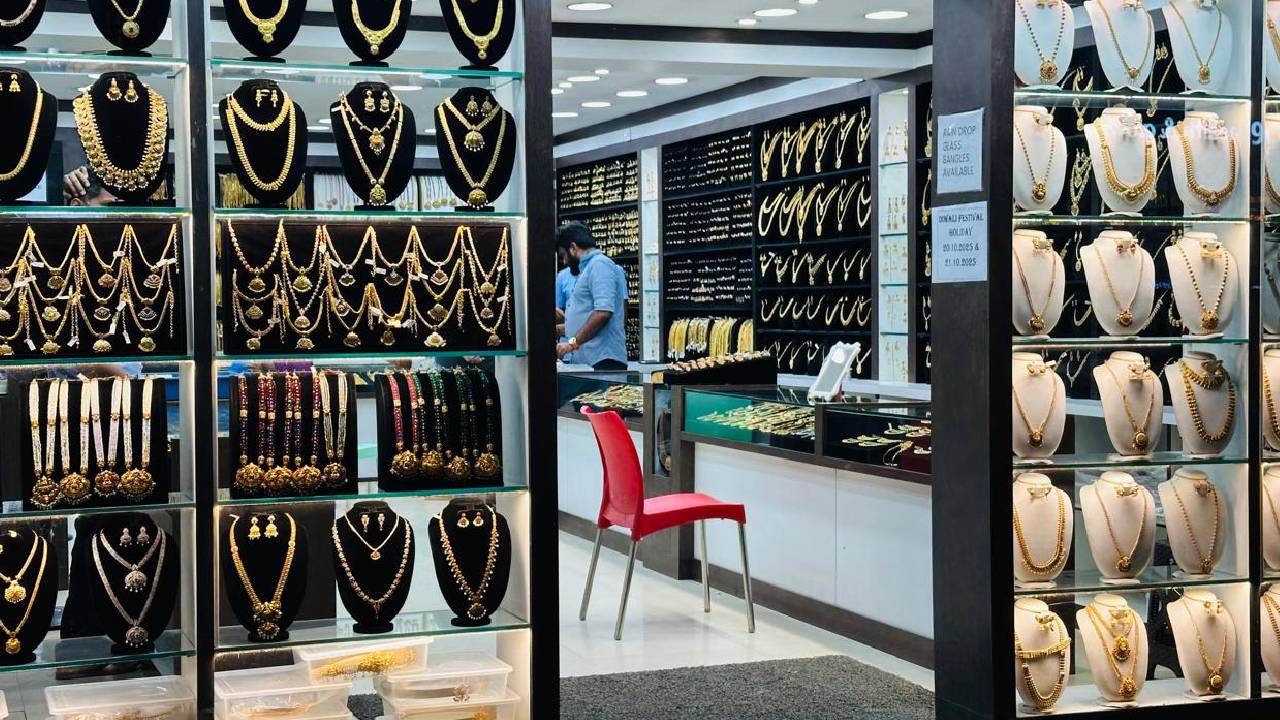 Deepavali Jewel Fashion 2025: ದೀಪಾವಳಿ ಸೀಸನ್ನಲ್ಲಿ ಬೇಡಿಕೆ ಹೆಚ್ಚಿಸಿಕೊಂಡ ಆಭರಣಗಳು - Image 3