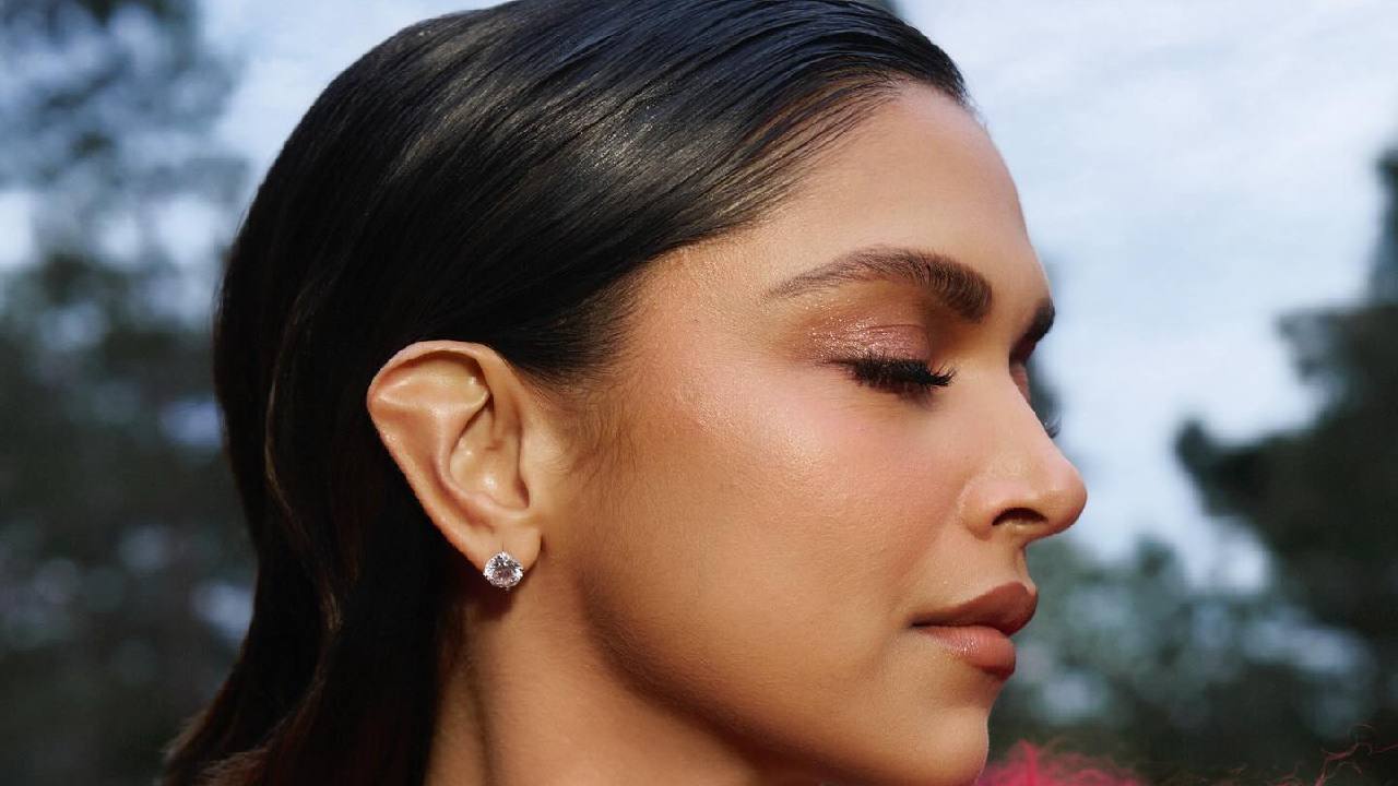 Deepika Padukone: ರೆಡ್ ಗೌನ್ನಲ್ಲಿ ಬಾಲಿವುಡ್ ಬ್ಯೂಟಿಯ ಕ್ಯೂಟ್ ಲುಕ್! ಇಲ್ಲಿವೆ ಫೋಟೋಸ್...! - Image 3