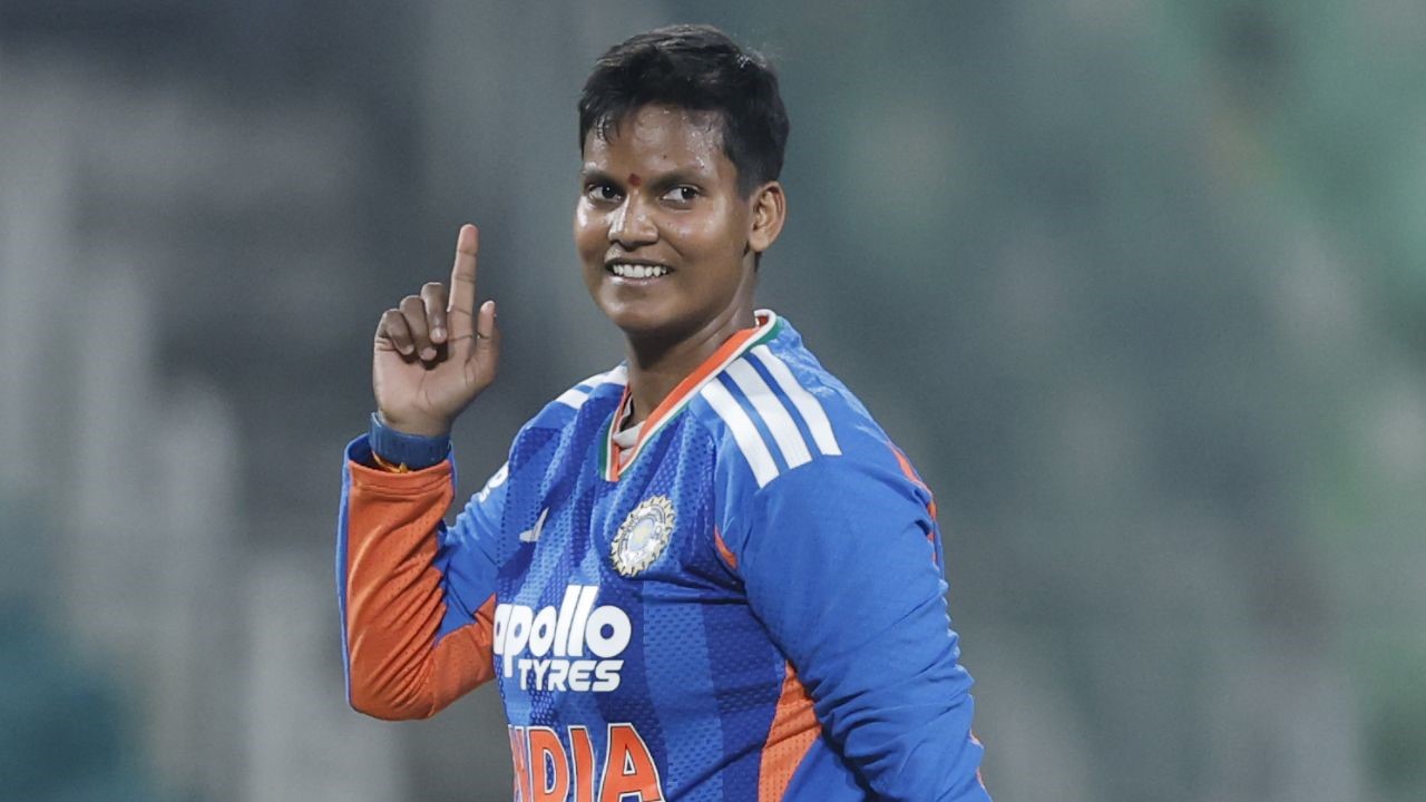 ಮೂರು ವಿಕೆಟ್‌ ಕಿತ್ತು ವಿಶೇಷ ದಾಖಲೆ ಬರೆದ ದೀಪ್ತಿ ಶರ್ಮಾ!