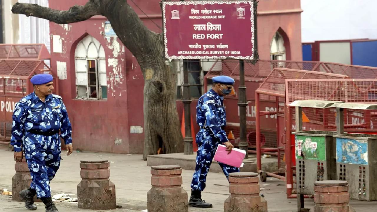 ಸಿಸಿಟಿವಿಯಲ್ಲಿ ಸೆರೆಯಾಯ್ತು ದೆಹಲಿ ಬ್ಲಾಸ್ಟ್‌ ಭೀಕರತೆ; ವಿಡಿಯೋ ನೋಡಿ