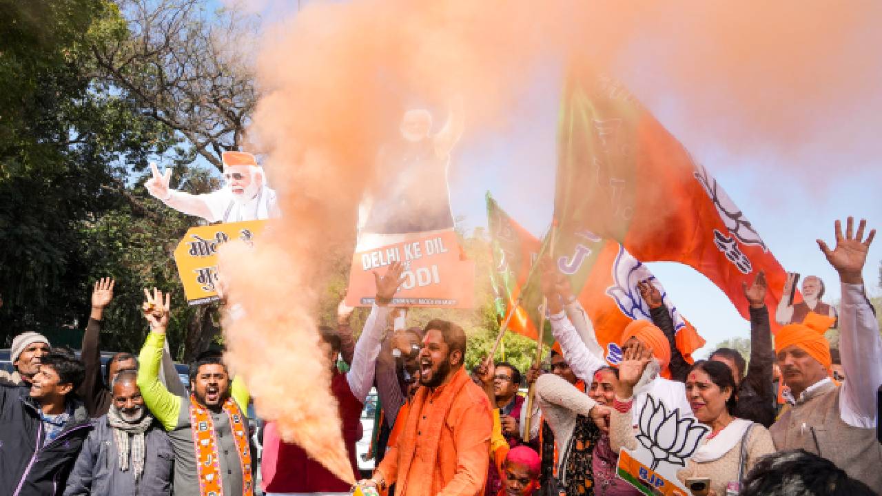 Delhi Election Results 2025: 27 ವರ್ಷಗಳ ಬಿಜೆಪಿಯ ವನವಾಸ ಅಂತ್ಯ;  ಪ್ರಚಂಡ ಗೆಲುವಿಗೆ ಕಾರ್ಯಕರ್ತರ ಸಂಭ್ರಮಾಚರಣೆ