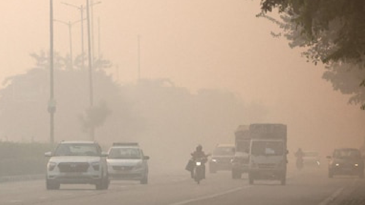 ಹಳೆಯ ಕಾರುಗಳಿಗೆ ದೆಹಲಿ ಪ್ರವೇಶ ನಿಷೇಧ;PUC ಪ್ರಮಾಣ ಪತ್ರ ಇದ್ದರಷ್ಟೇ ಇಂಧನ
