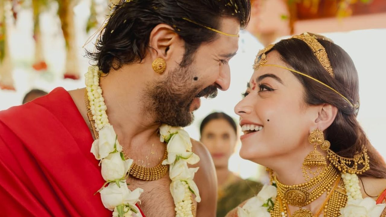 ವಿಜಯ್‌ ದೇವರಕೊಂಡ ತಾಳಿ ಕಟ್ಟುವ ವೇಳೆ ಕಣ್ತುಂಬಿಕೊಂಡ ರಶ್ಮಿಕಾ ಮಂದಣ್ಣ; ಇಲ್ಲಿದೆ ವಿರೋಶ್ ವಿವಾಹದ ಫೋಟೊಗಳು - Image 4