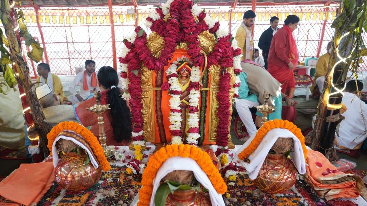 Ayodhya Ram Temple: ಕಳೆಗಟ್ಟಿದ ಅಯೋಧ್ಯೆ; ರಾಮ ಮಂದಿರದಲ್ಲಿ ನಾಳೆ ಧ್ವಜಾರೋಹಣ: ಪ್ರಧಾನಿ ನರೇಂದ್ರ ಮೋದಿ ಭಾಗಿ - Image 1