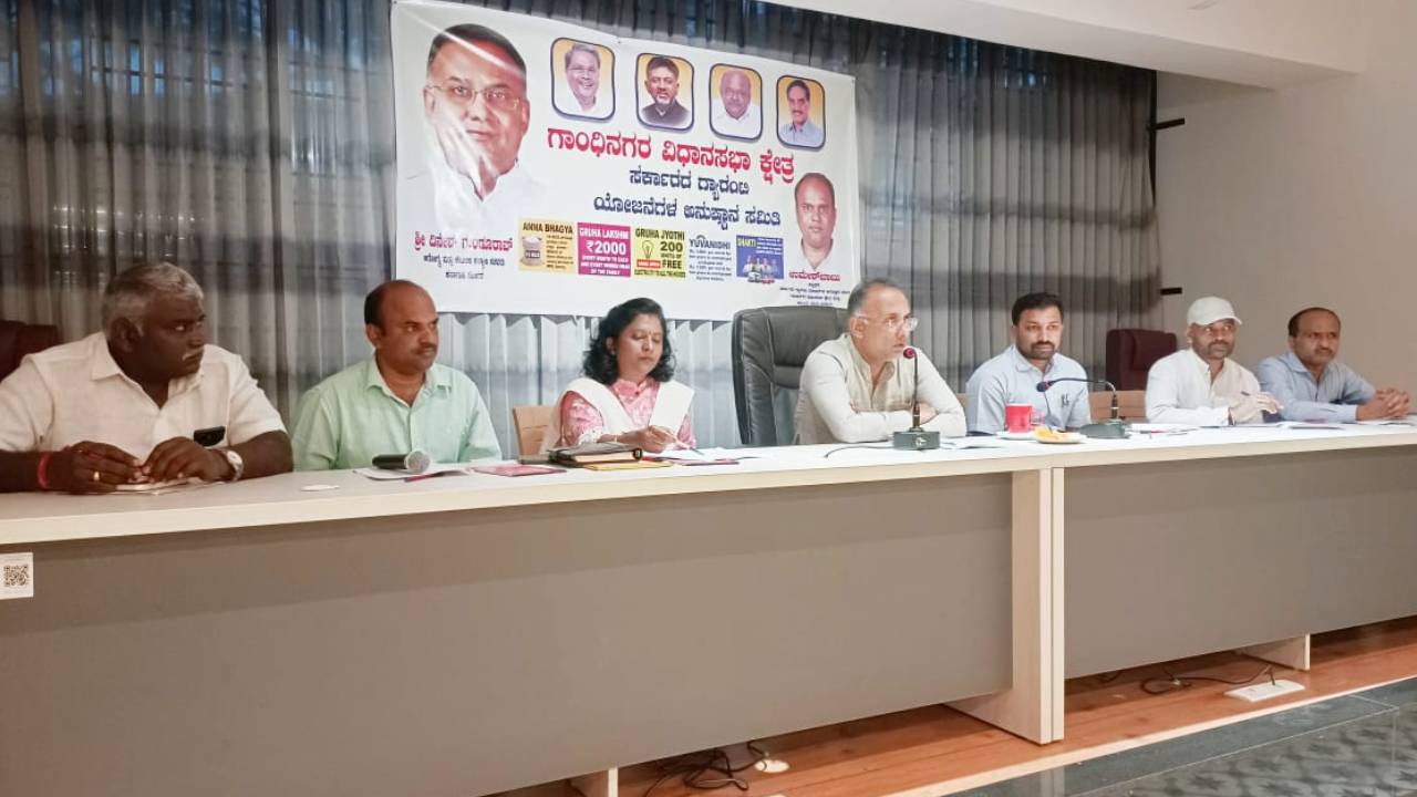 Dinesh Gundu Rao: ವಿದ್ಯಾವಂತ ಯುವಕರಿಗೆ ʼಯುವ ನಿಧಿʼ ಯೋಜನೆ ತಲುಪಿಸಲು ಗ್ಯಾರಂಟಿಗಳ ಅನುಷ್ಠಾನ ಸಮಿತಿ ಸದಸ್ಯರು ಮುಂದಾಗಬೇಕು: ದಿನೇಶ್ ಗುಂಡೂರಾವ್