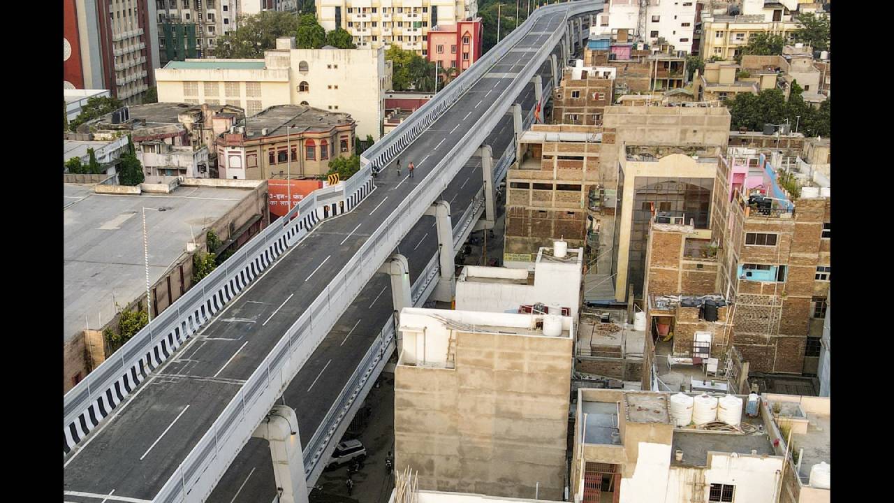ಡಬಲ್ ಡೆಕ್ಕರ್ ಫ್ಲೈಓವರ್ ನಟ್ ಬೋಲ್ಟ್ಗೆ ಕಿತ್ತ ಮಕ್ಕಳು