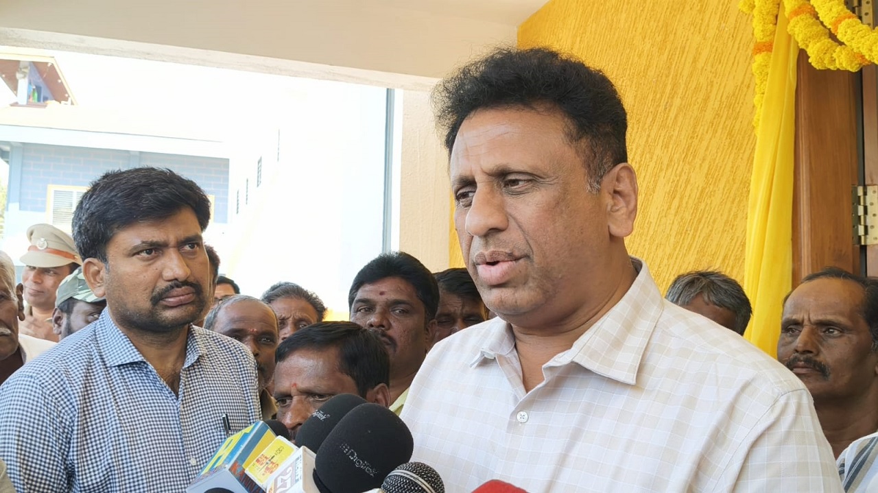 ಶಾಸಕರ ವಿದೇಶ ಪ್ರವಾಸ ಖಾಸಗಿಯಾದ್ದು, ರಾಜಕೀಯ ತರುವುದು ಬೇಡ