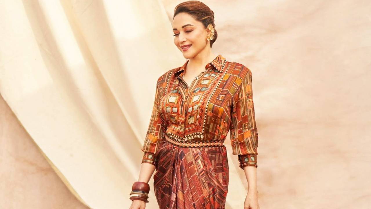 Star Fashion 2025: 50 ವರ್ಷ ದಾಟಿದರೂ ಡ್ರೇಪ್ಡ್ ಸ್ಕರ್ಟ್‌ನಲ್ಲಿ ಯುವತಿಯಂತೆ ಕಂಡ ಮಾಧುರಿ ದೀಕ್ಷಿತ್‌ - Image 5