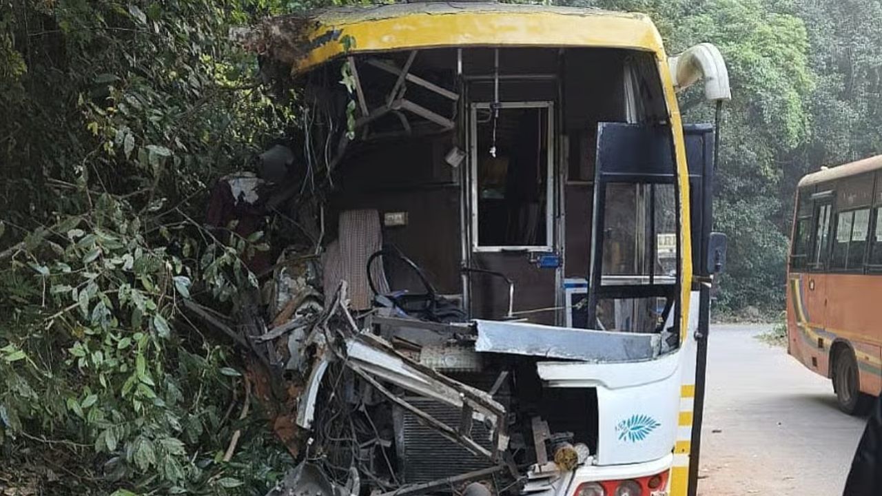 ಹುಲಿಕಲ್ ಘಾಟ್‌ನಲ್ಲಿ ಖಾಸಗಿ ಬಸ್‌ ಅಪಘಾತ; ಮಗು ಸಾವು, ಹಲವರಿಗೆ ಗಾಯ
