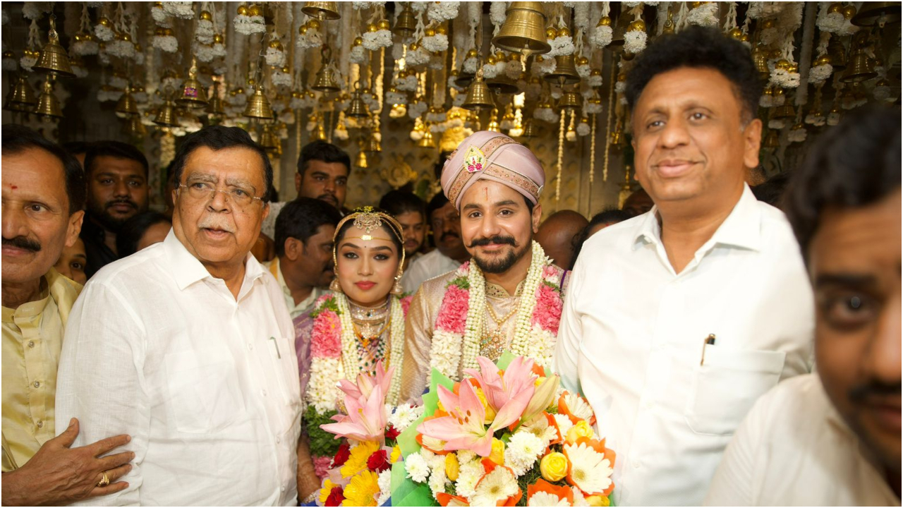 Photos: ಅರಮನೆ ಮೈದಾನದಲ್ಲಿ ʻಗತ ವೈಭವʼ ಹೀರೋ ದುಷ್ಯಂತ್ - ರಚನಾ ಕಲ್ಯಾಣ: ರಾಜಕೀಯ-ಸಿನಿ ಗಣ್ಯರ ಸಮ್ಮುಖದಲ್ಲಿ ಅದ್ದೂರಿ ಮದುವೆ - Image 1