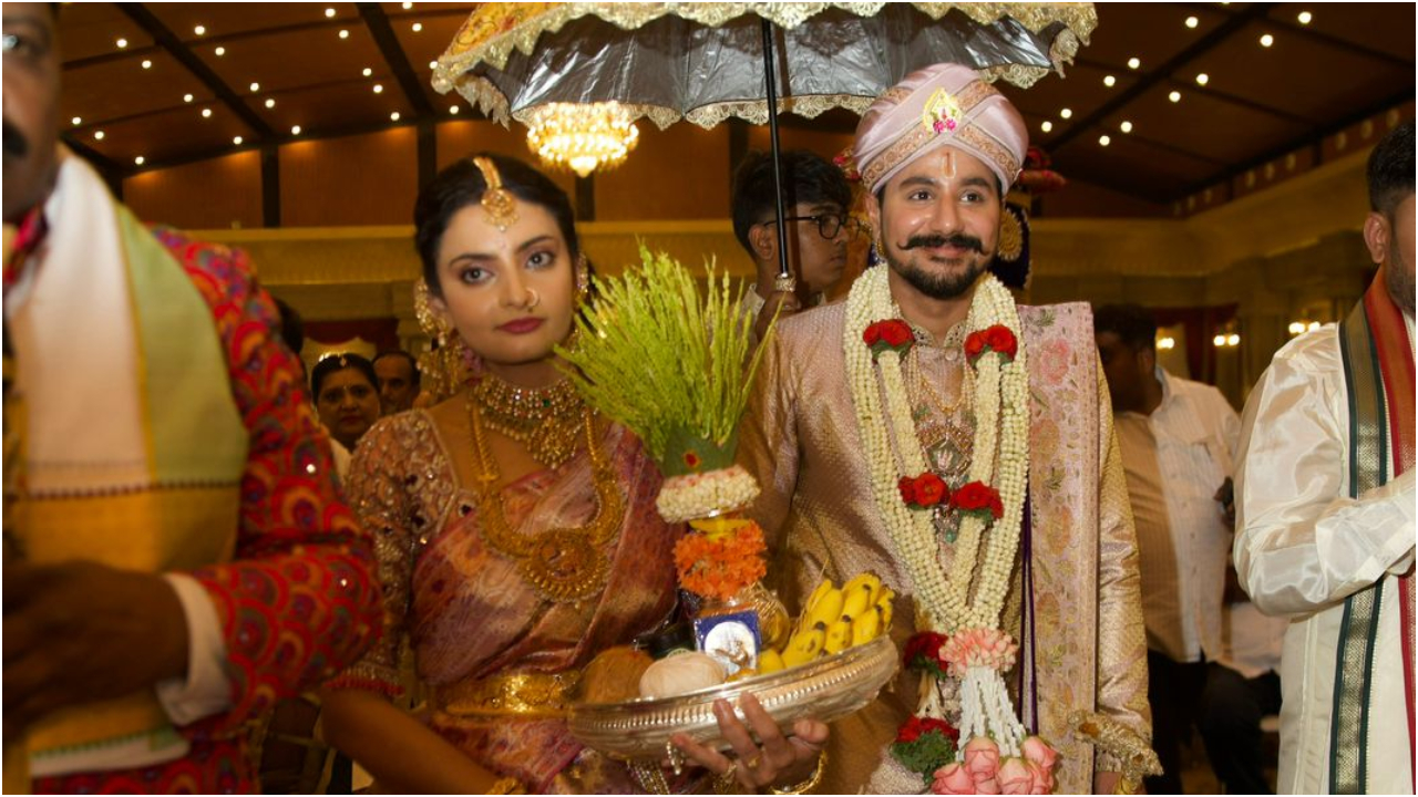 Photos: ಅರಮನೆ ಮೈದಾನದಲ್ಲಿ ʻಗತ ವೈಭವʼ ಹೀರೋ ದುಷ್ಯಂತ್ - ರಚನಾ ಕಲ್ಯಾಣ: ರಾಜಕೀಯ-ಸಿನಿ ಗಣ್ಯರ ಸಮ್ಮುಖದಲ್ಲಿ ಅದ್ದೂರಿ ಮದುವೆ - Image 9