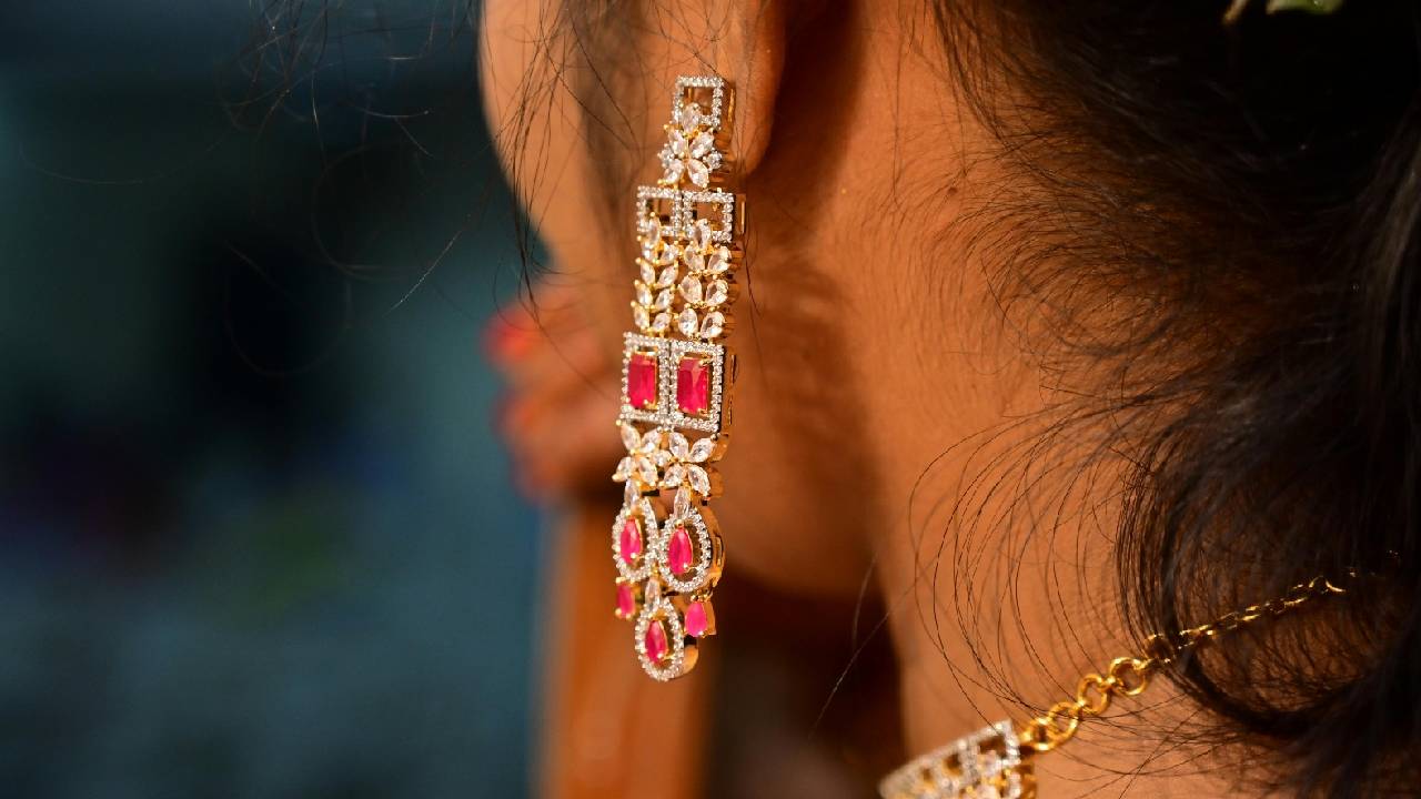 Eid Jewel Trend 2025: ಈದ್ ಸೀಸನ್ನಲ್ಲಿ ಬಂತು ಜಗಮಗಿಸುವ ಇಯರಿಂಗ್ಸ್ - Image 1