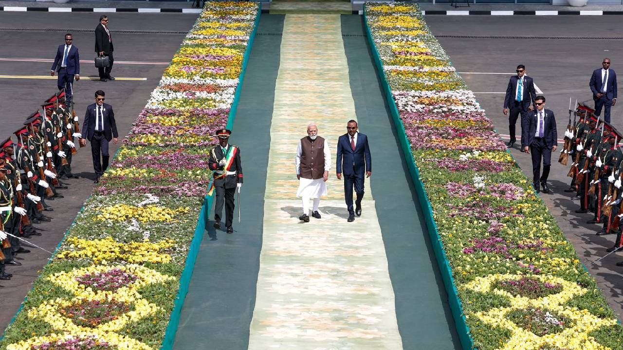 ಸ್ವತಃ ಕಾರು ಡ್ರೈವ್‌ ಮಾಡಿಕೊಂಡು ಮೋದಿಯನ್ನು ವಿಮಾನ ನಿಲ್ದಾಣಕ್ಕೆ ಕರೆದೊಯ್ದ ಇಥಿಯೋಪಿಯಾ ಪ್ರಧಾನಿ ಅಬಿ ಅಹ್ಮದ್ ಅಲಿ - Image 1