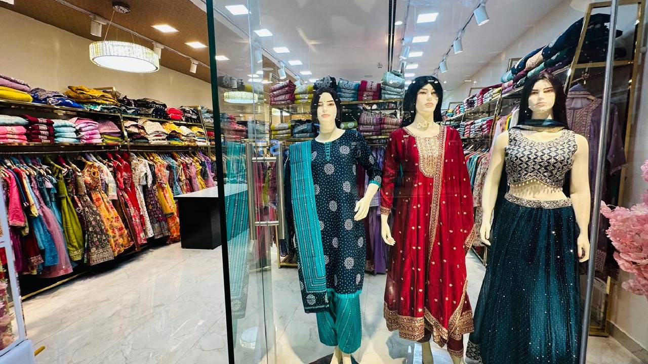 Ugadi Shopping Tips 2026: ಯುಗಾದಿ ಎಥ್ನಿಕ್‌ವೇರ್ಸ್ ಶಾಪಿಂಗ್‌ಗೆ 5 ಸಿಂಪಲ್‌ ಟಿಪ್ಸ್ - Image 1