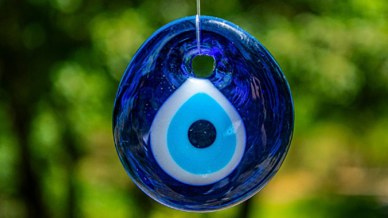 Evil Eye Accessories 2026: ಹೊಸ ವರ್ಷದ ಫ್ಯಾಷನ್‌ನಲ್ಲಿ ಹಂಗಾಮ ಎಬ್ಬಿಸಿದ ಇವಿಲ್‌ ಐ ಆಕ್ಸೆಸರೀಸ್‌ - Image 2