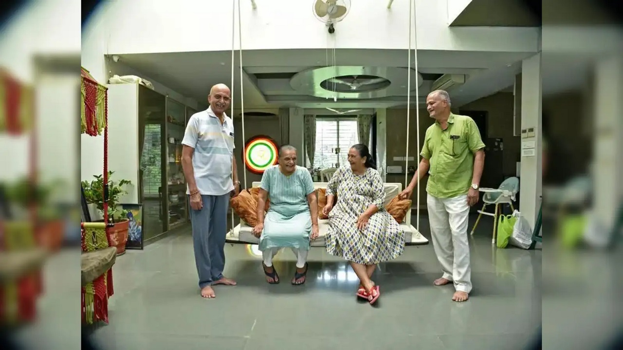 ಸ್ನೇಹಿತರಿಬ್ಬರ ನಾಲ್ಕು ತಲೆಮಾರು ಒಂದೇ ಮನೆಯಲ್ಲಿ ವಾಸ