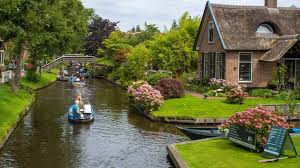 Fairytale Villages: ವಿಶ್ವದ ಅತೀ ಸುಂದರ ಈ ಗ್ರಾಮಗಳು ಇವು..! ಒಮ್ಮೆಯಾದರೂ ಭೇಟಿ ನೀಡಿ - Image 1