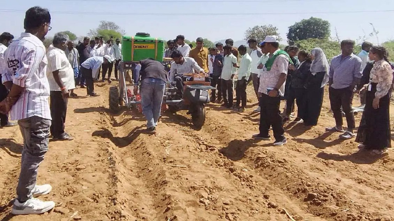 Bagepally News: ಹೊಸಹುಡ್ಯ ಗ್ರಾಮದ ಎಸ್‌ಆರ್‌ಟಿ ವಿಧಾನದಲ್ಲಿ ಸಿರಿಧಾನ್ಯಗಳ ಬೆಳೆಸುವಿಕೆ ಹಾಗೂ ಪ್ರಾಥಮಿಕ ಸಂಸ್ಕರಣೆ ಕುರಿತು ಪ್ರಾಯೋಗಿಕ ಕಾರ್ಯಾಗಾರ