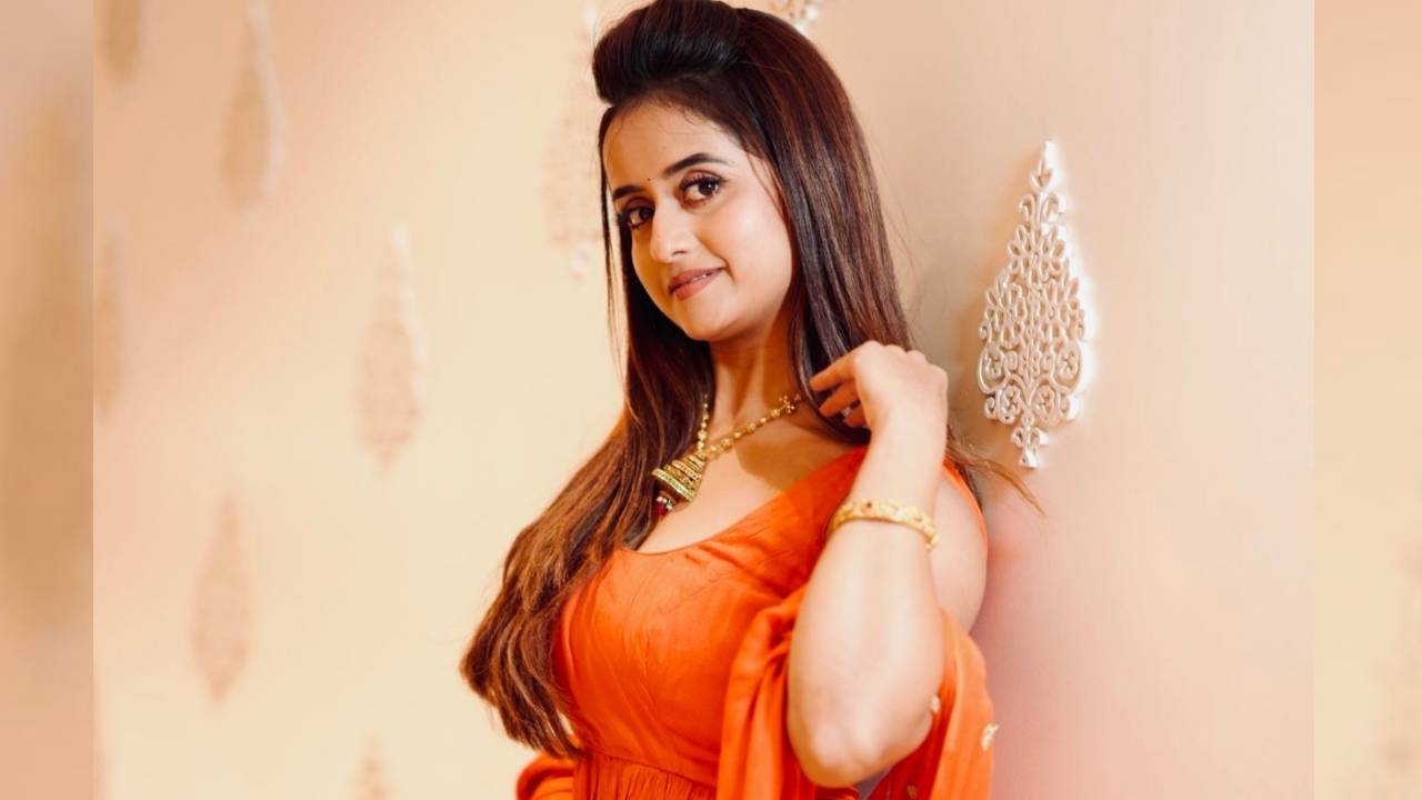 Festival Fashion 2025: ಆರೆಂಜ್‌ ಡ್ರೆಸ್‌ನಲ್ಲಿ ಶ್ರಾವಣ ಮಾಸಕ್ಕೆ ಶುಭ ಕೋರಿದ ಚೈತ್ರಾ ವಾಸುದೇವನ್‌ - Image 4