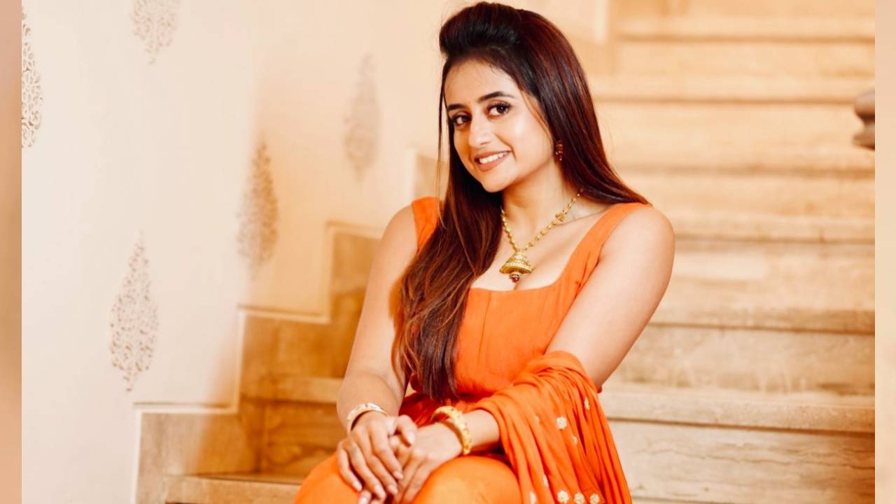 Festival Fashion 2025: ಆರೆಂಜ್‌ ಡ್ರೆಸ್‌ನಲ್ಲಿ ಶ್ರಾವಣ ಮಾಸಕ್ಕೆ ಶುಭ ಕೋರಿದ ಚೈತ್ರಾ ವಾಸುದೇವನ್‌ - Image 5