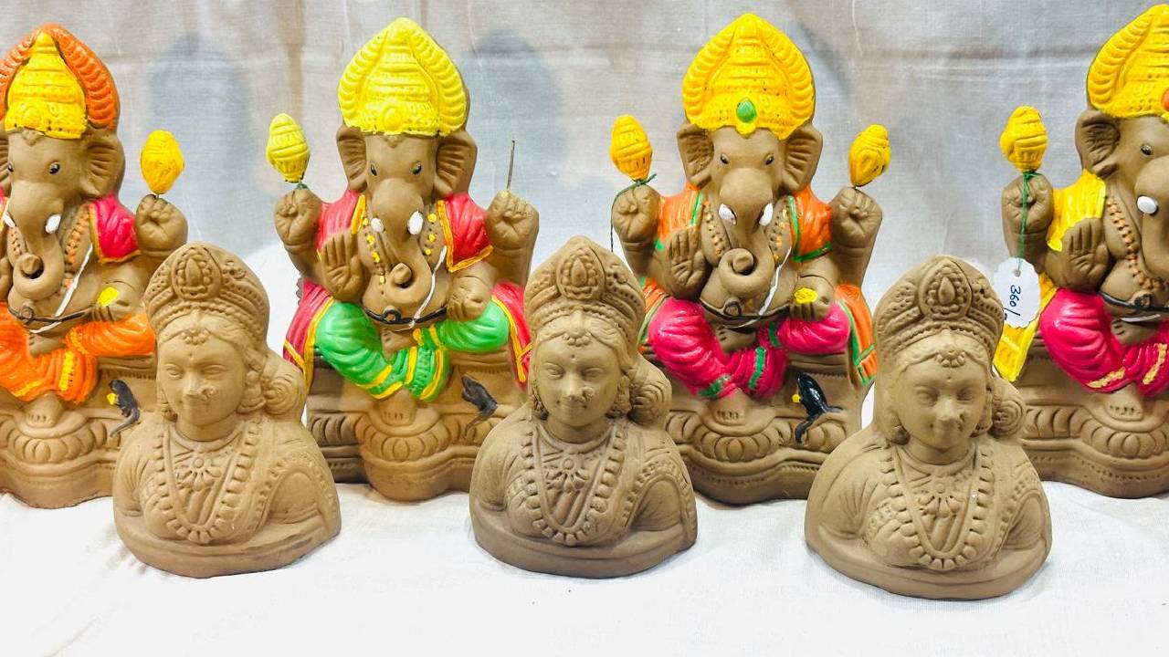 Festival Trend 2025: ಮಾರುಕಟ್ಟೆಗೆ ಲಗ್ಗೆ ಇಟ್ಟ ಇಕೋ ಫ್ರೆಂಡ್ಲಿ ಗೌರಿ-ಗಣೇಶ ಮೂರ್ತಿಗಳು - Image 2