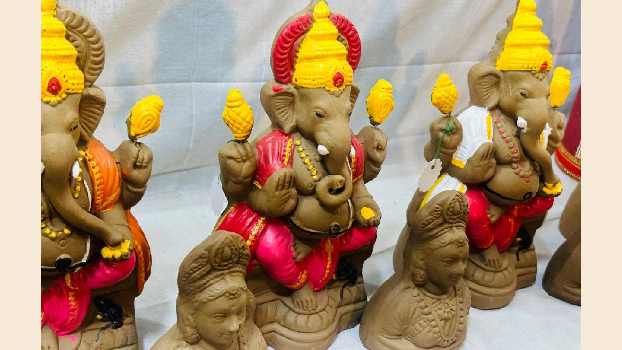 Festival Trend 2025: ಮಾರುಕಟ್ಟೆಗೆ ಲಗ್ಗೆ ಇಟ್ಟ ಇಕೋ ಫ್ರೆಂಡ್ಲಿ ಗೌರಿ-ಗಣೇಶ ಮೂರ್ತಿಗಳು - Image 5