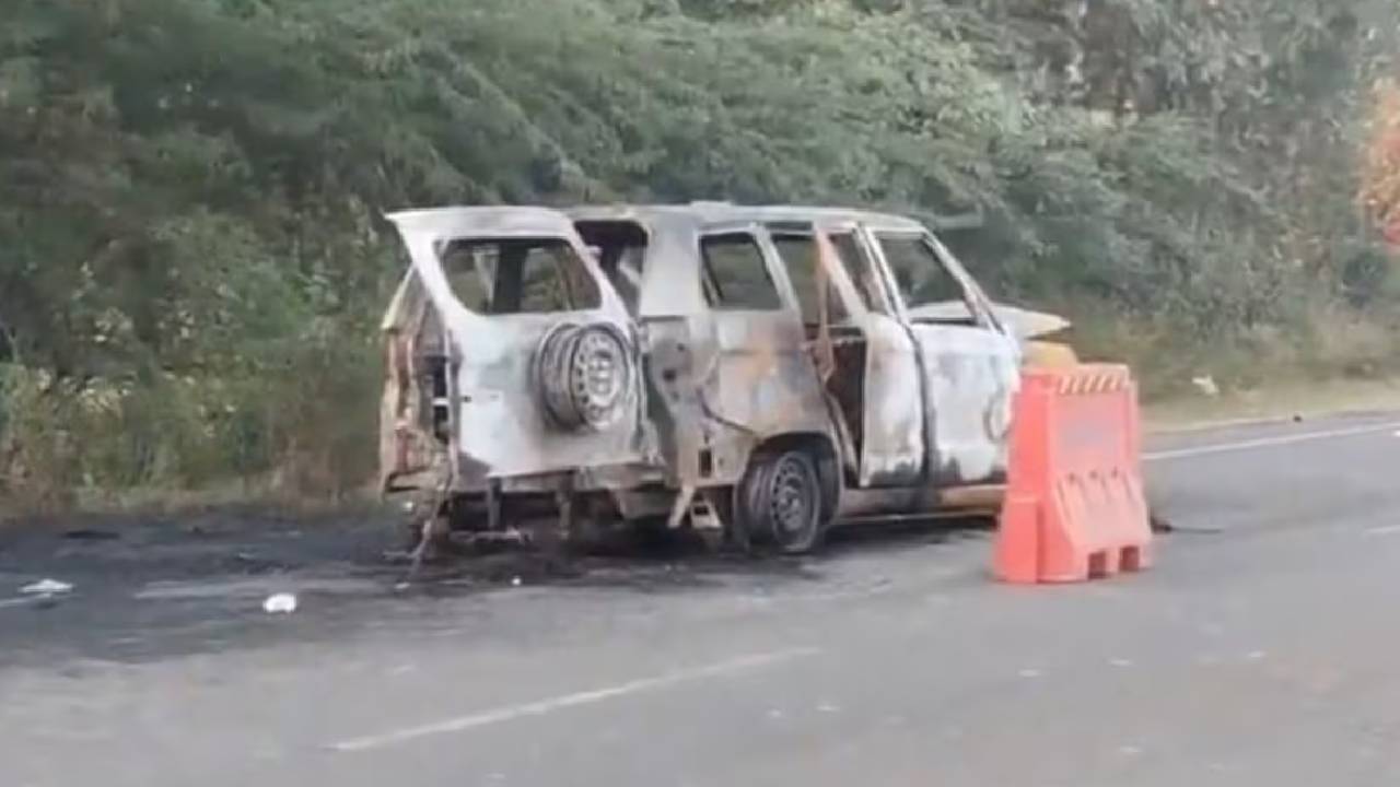 ಆಂಬ್ಯುಲೆನ್ಸ್‌ಗೆ ಬೆಂಕಿ; ನವಜಾತ ಶಿಶು ಸೇರಿ ನಾಲ್ವರು ಸಜೀವ ದಹನ