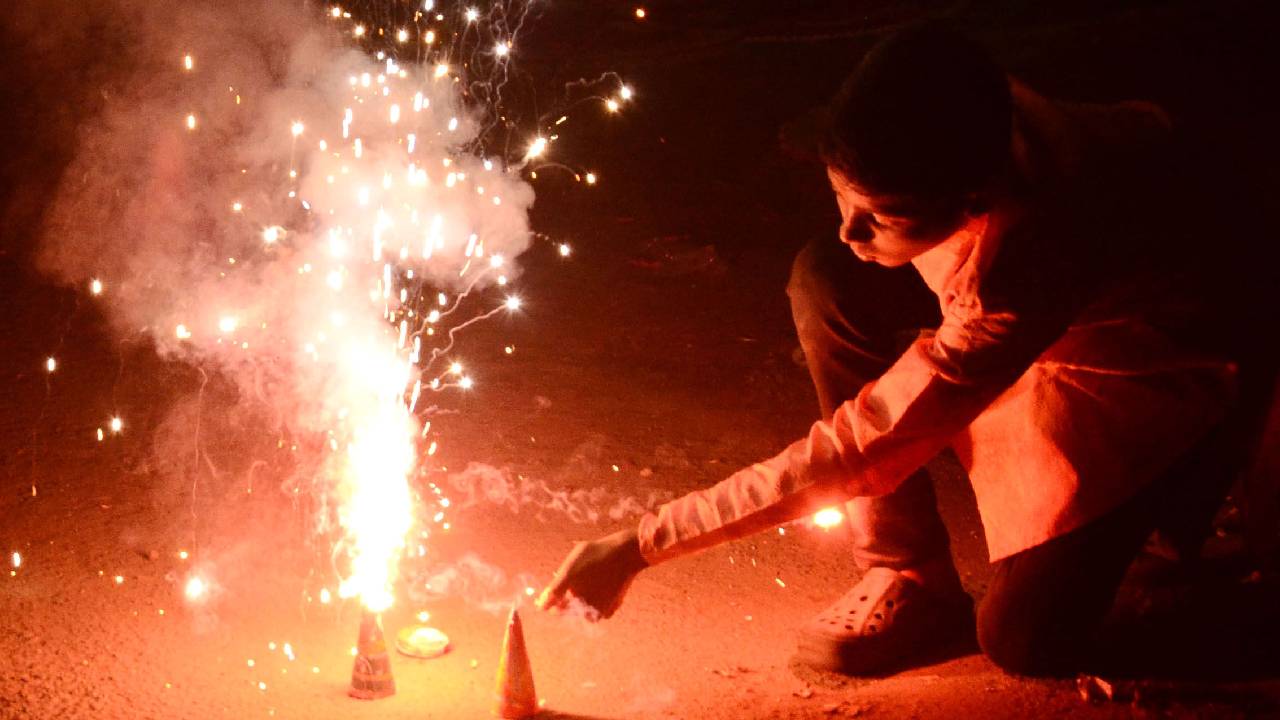 ಬೆಂಗಳೂರಲ್ಲಿ ಪಟಾಕಿ ಸಿಡಿತದ ವೇಳೆ 8 ಜನರಿಗೆ ಗಾಯ