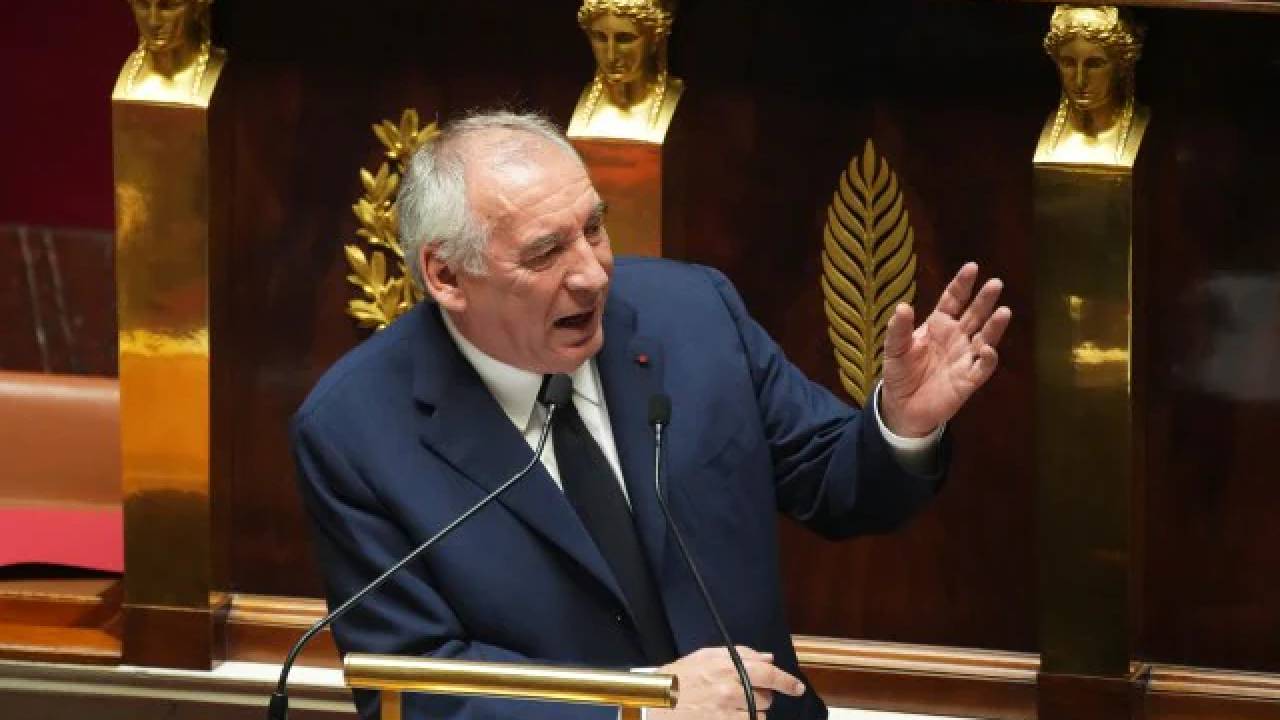France politics: ಫ್ರಾನ್ಸ್‌ ಸರಕಾರ ಪತನ, ವಿಶ್ವಾಸಮತ ಕಳೆದುಕೊಂಡ ಪ್ರಧಾನಿ ಬೇರೂ