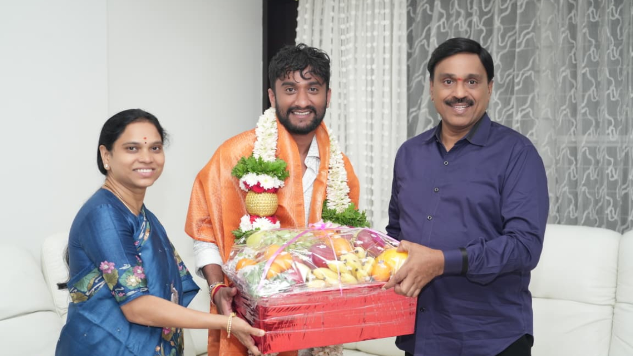 ಜನಾರ್ದನ ರೆಡ್ಡಿ ಮನೆಗೆ ಭೇಟಿ ನೀಡಿದ ಗಿಲ್ಲಿ ನಟ; ಬಿಗ್‌ ಬಾಸ್‌ ವಿನ್ನರ್‌ ಬಗ್ಗೆ ಮಾಜಿ ಸಚಿವ ಏನಂದ್ರು ನೋಡಿ - Image 1