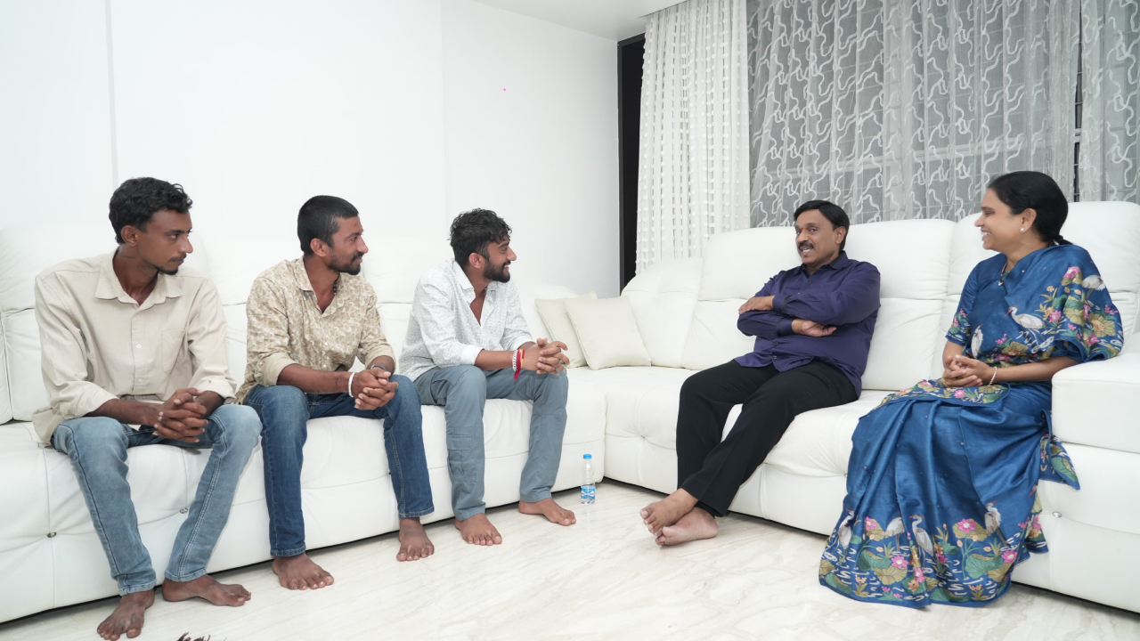 ಜನಾರ್ದನ ರೆಡ್ಡಿ ಮನೆಗೆ ಭೇಟಿ ನೀಡಿದ ಗಿಲ್ಲಿ ನಟ; ಬಿಗ್‌ ಬಾಸ್‌ ವಿನ್ನರ್‌ ಬಗ್ಗೆ ಮಾಜಿ ಸಚಿವ ಏನಂದ್ರು ನೋಡಿ - Image 3