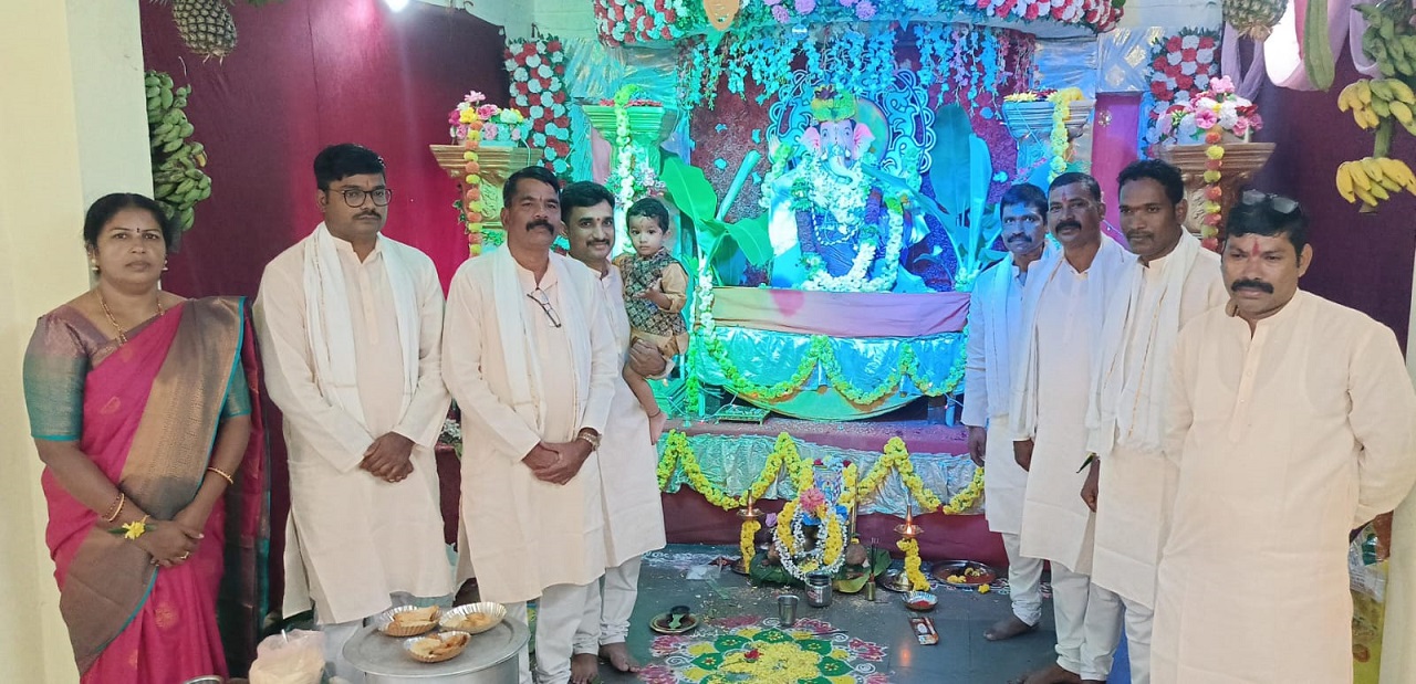 Ganeshotsava in Police Station: ಶ್ರೀ ಸತ್ಯನಾರಾಯಣ  ಮಹಾ ಪೂಜೆ ಹಾಗೂ ಅನ್ನ ಸಂತರ್ಪಣಾ ಕಾರ್ಯಕ್ರಮ